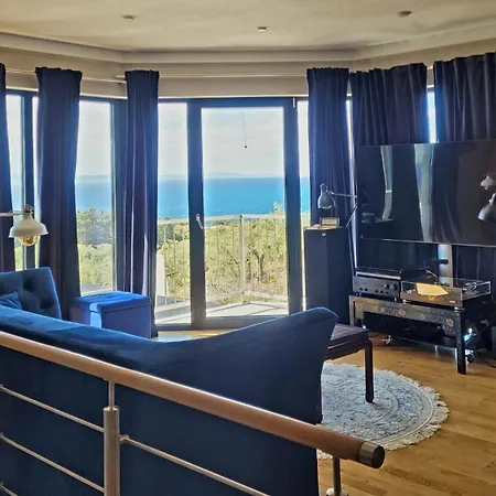 Vila A Skála Marión